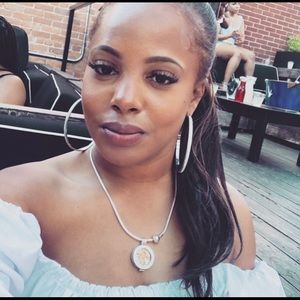 Meet your Posher, Kendra